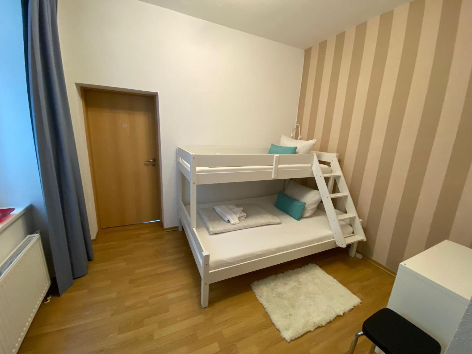 Zur Schleuse - Ferienwohnung Bis 6 Personen Mit Gem Garten Rostock Eksteriør bilde