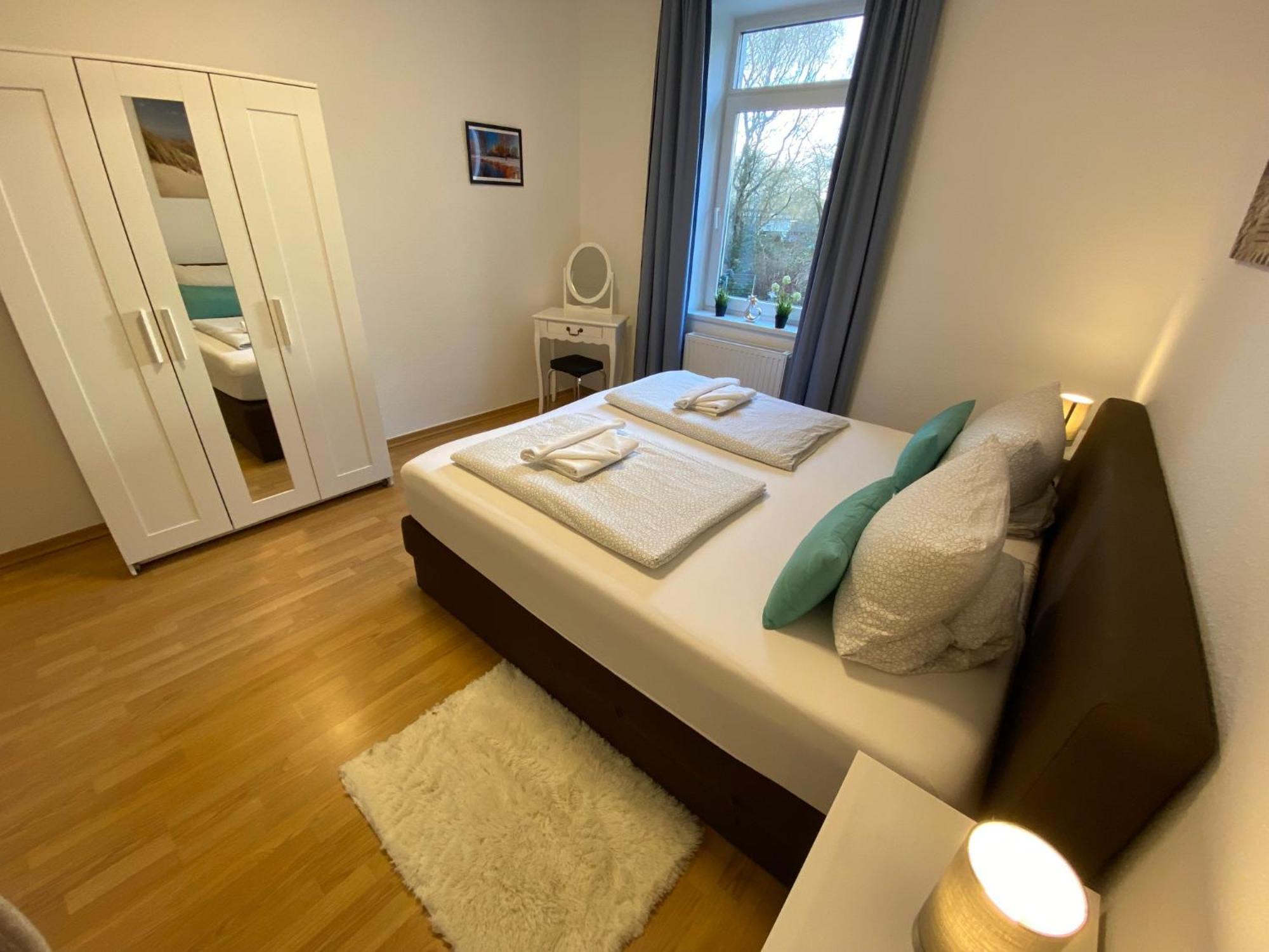 Zur Schleuse - Ferienwohnung Bis 6 Personen Mit Gem Garten Rostock Eksteriør bilde