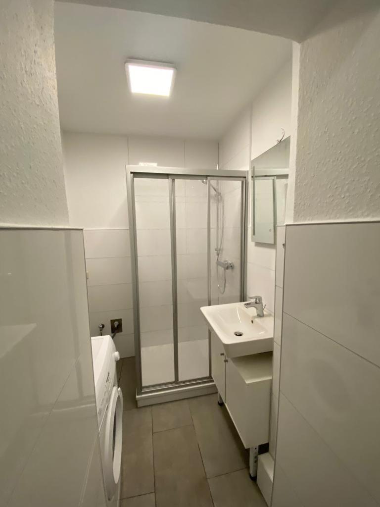 Zur Schleuse - Ferienwohnung Bis 6 Personen Mit Gem Garten Rostock Eksteriør bilde