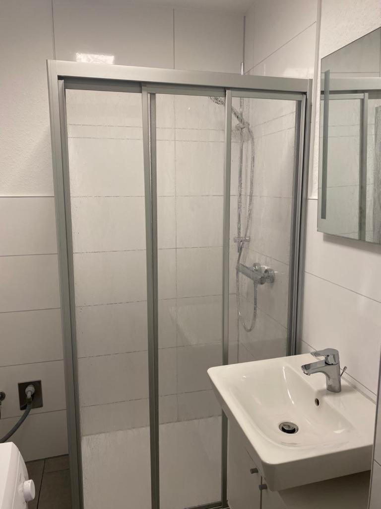 Zur Schleuse - Ferienwohnung Bis 6 Personen Mit Gem Garten Rostock Eksteriør bilde