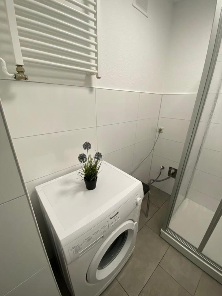 Zur Schleuse - Ferienwohnung Bis 6 Personen Mit Gem Garten Rostock Eksteriør bilde
